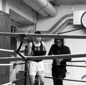 Private boxing-based personal training in Stockholm. 1–1 sessions and small private groups for friends and colleagues. Conditioning, strength and pad work.