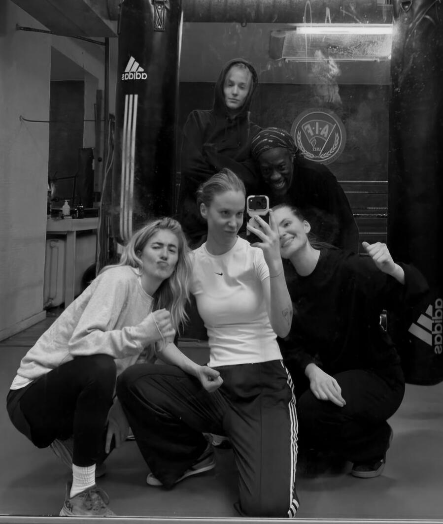 Boxing personal trainer stockholm Private boxing-based personal training in Stockholm. 1–1 sessions and small private groups for friends and colleagues. Conditioning, strength and pad work.