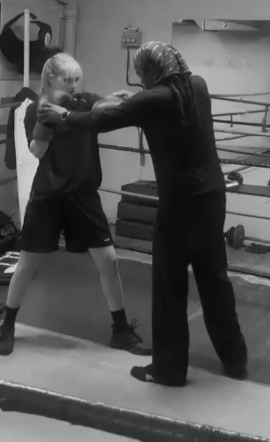 Boxing personal trainer stockholm Private boxing-based personal training in Stockholm. 1–1 sessions and small private groups for friends and colleagues. Conditioning, strength and pad work.